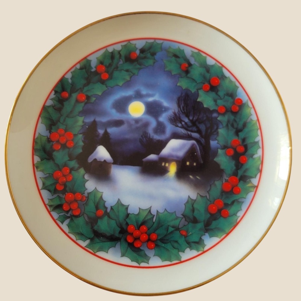 Western Stoneware Christmas Plate 2000 Winter Cabin Holly Wreath Decor White 8"